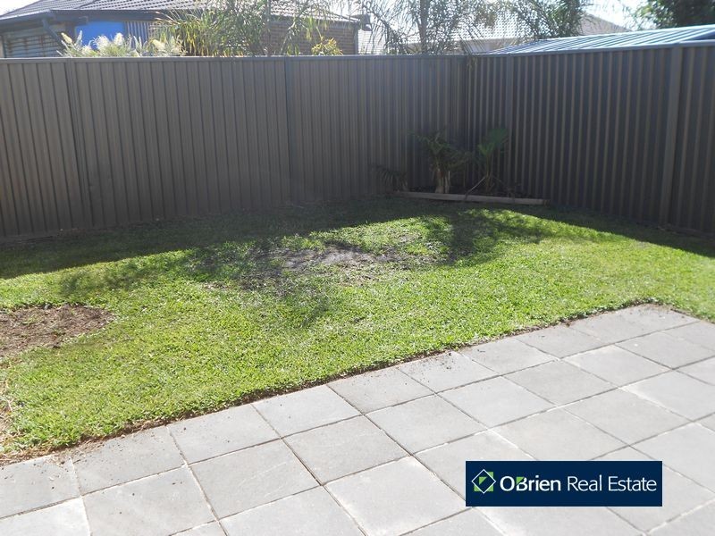 32 Downing Square, Pakenham VIC 3810