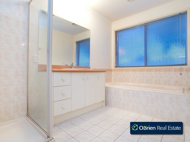 1 Ashbrook Way, Cranbourne VIC 3977