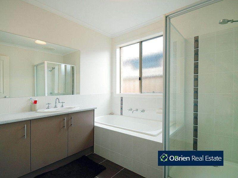69 Calais Circuit, Cranbourne VIC 3977