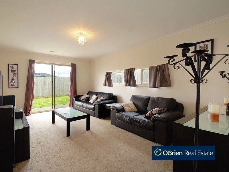 69 Calais Circuit, Cranbourne VIC 3977