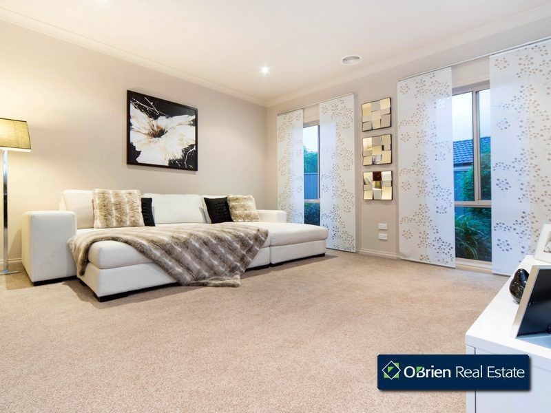 64 Fairholme Boulevard, Berwick VIC 3806