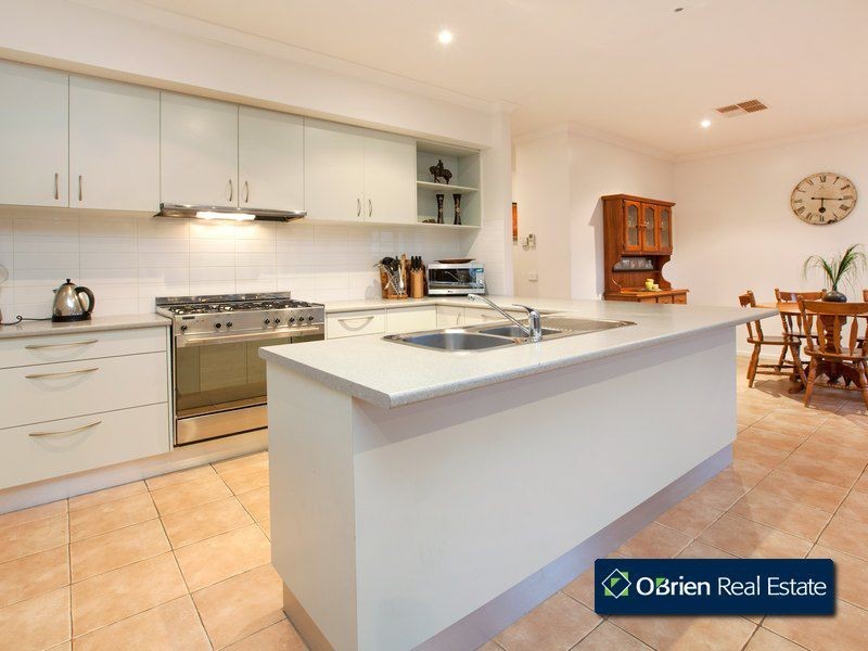 21 Broadleaf Way, Cranbourne VIC 3977