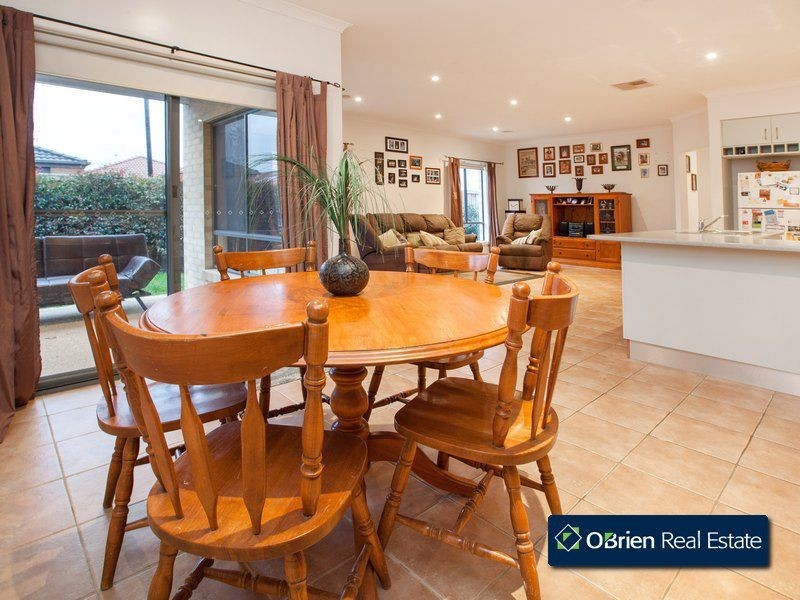 21 Broadleaf Way, Cranbourne VIC 3977