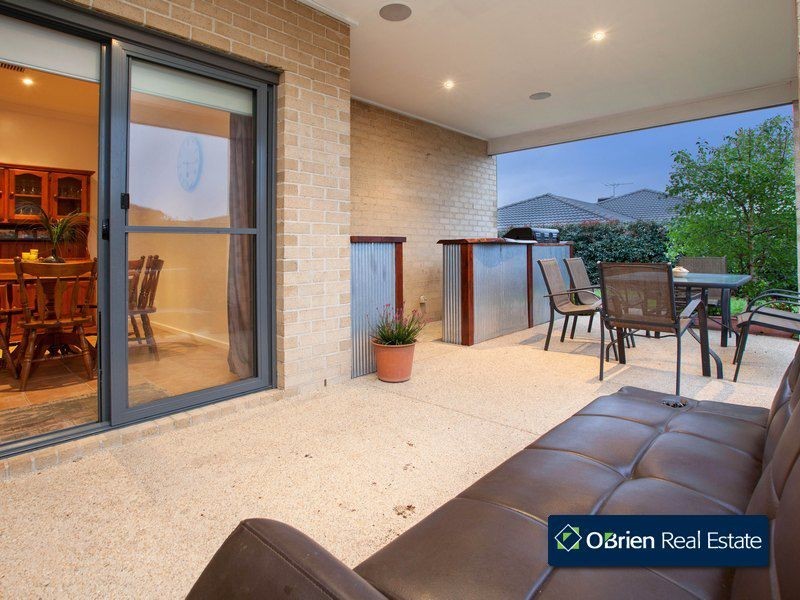 21 Broadleaf Way, Cranbourne VIC 3977