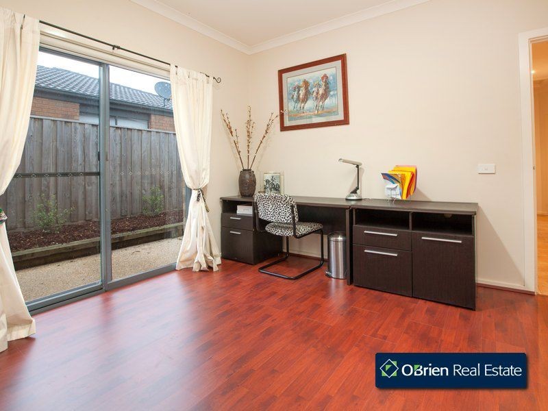21 Broadleaf Way, Cranbourne VIC 3977