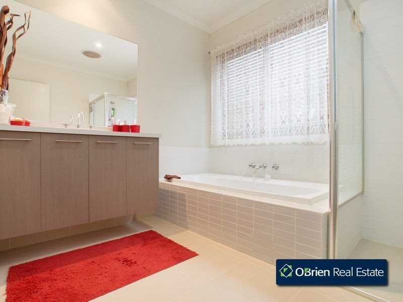 12 Monarch Road, Berwick VIC 3806