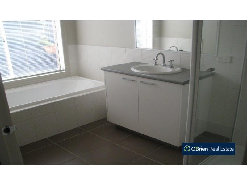 6 Stringybark Circuit, Pakenham VIC 3810