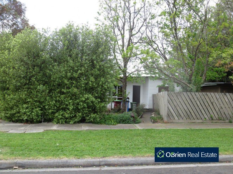 6 Canterbury Street, Cranbourne VIC 3977
