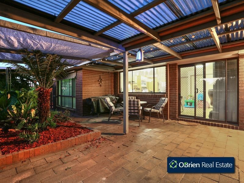 4 South Anderson Court, Cranbourne VIC 3977