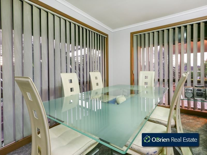 4 South Anderson Court, Cranbourne VIC 3977