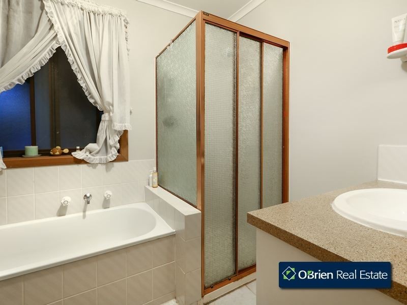 4 South Anderson Court, Cranbourne VIC 3977