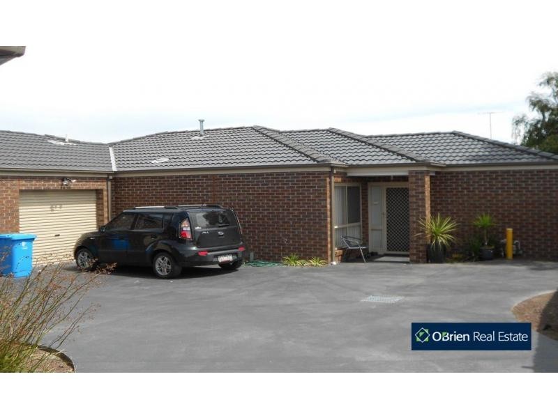 2/15 Coniston Avenue, Berwick VIC 3806