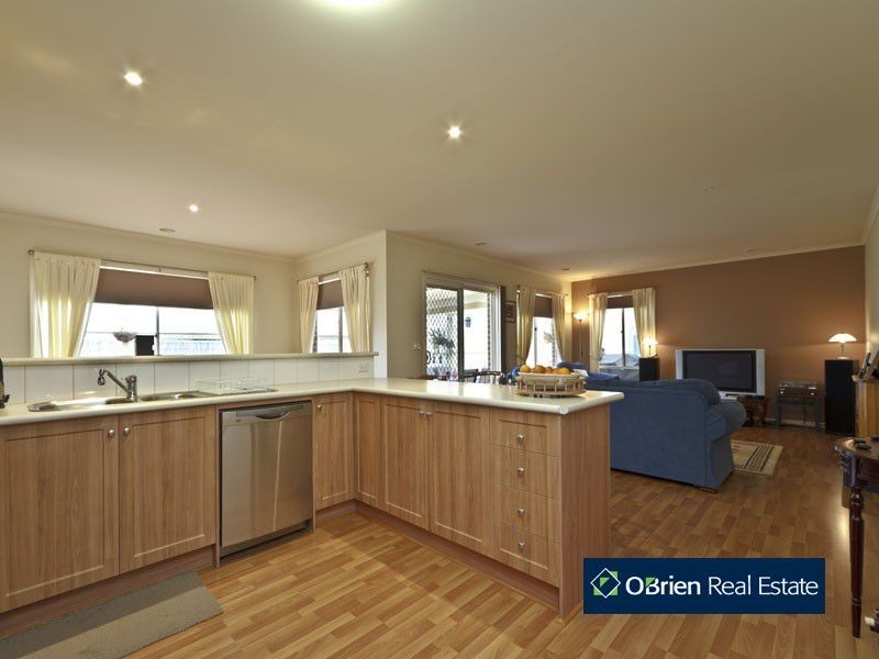 2 Galway Place, Cranbourne VIC 3977