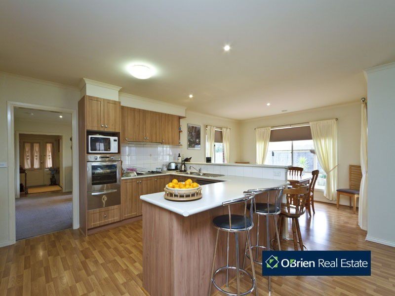 2 Galway Place, Cranbourne VIC 3977