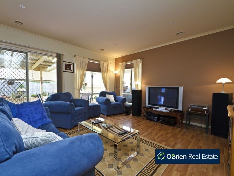 2 Galway Place, Cranbourne VIC 3977