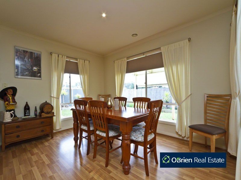 2 Galway Place, Cranbourne VIC 3977
