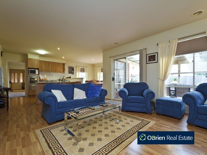 2 Galway Place, Cranbourne VIC 3977