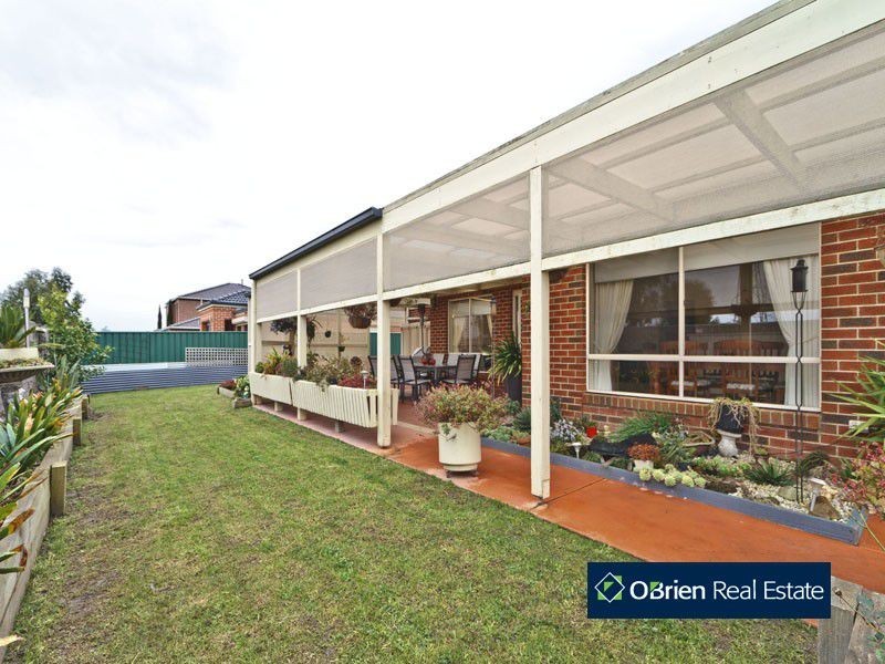 2 Galway Place, Cranbourne VIC 3977