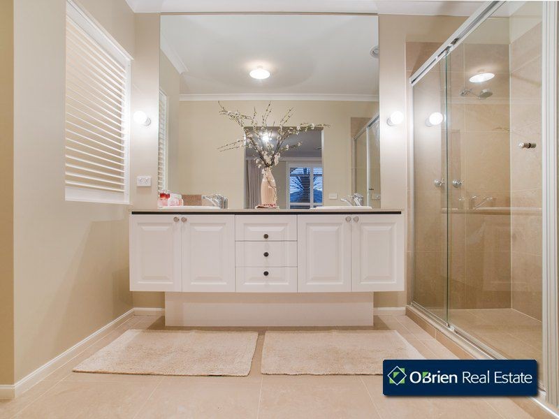 22 Bernly Boulevard, Berwick VIC 3806