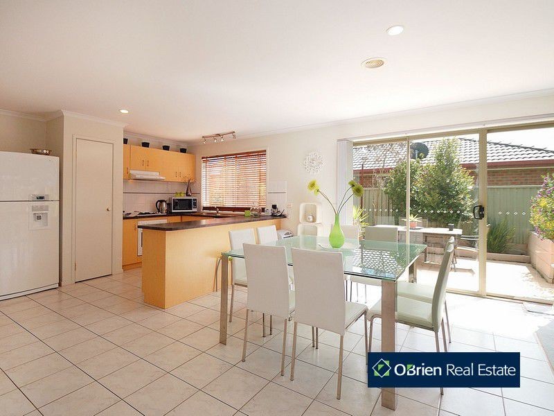 6 Houndsforth Street, Cranbourne VIC 3977