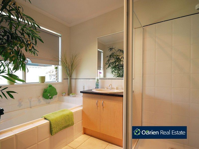 6 Houndsforth Street, Cranbourne VIC 3977