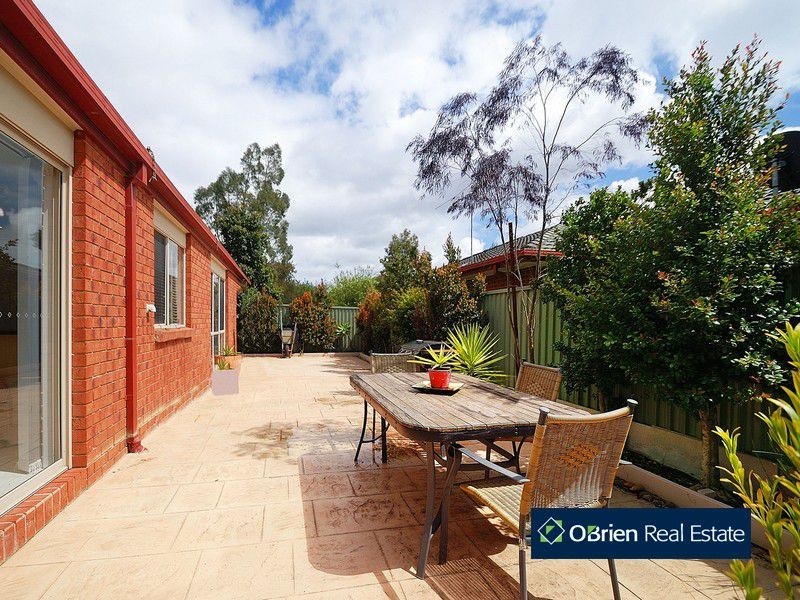 6 Houndsforth Street, Cranbourne VIC 3977