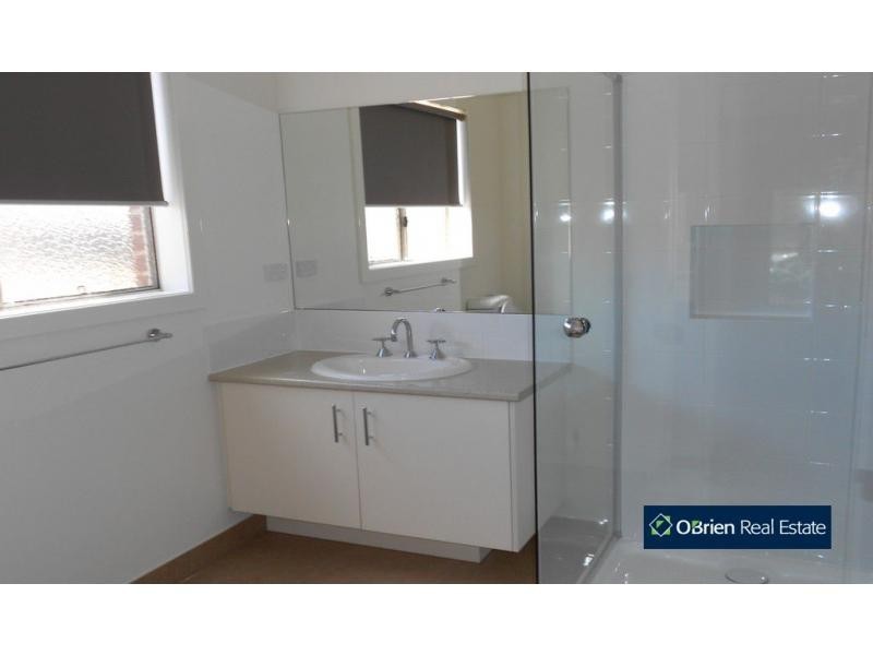 7 Appaloosa Grove, Clyde North VIC 3978