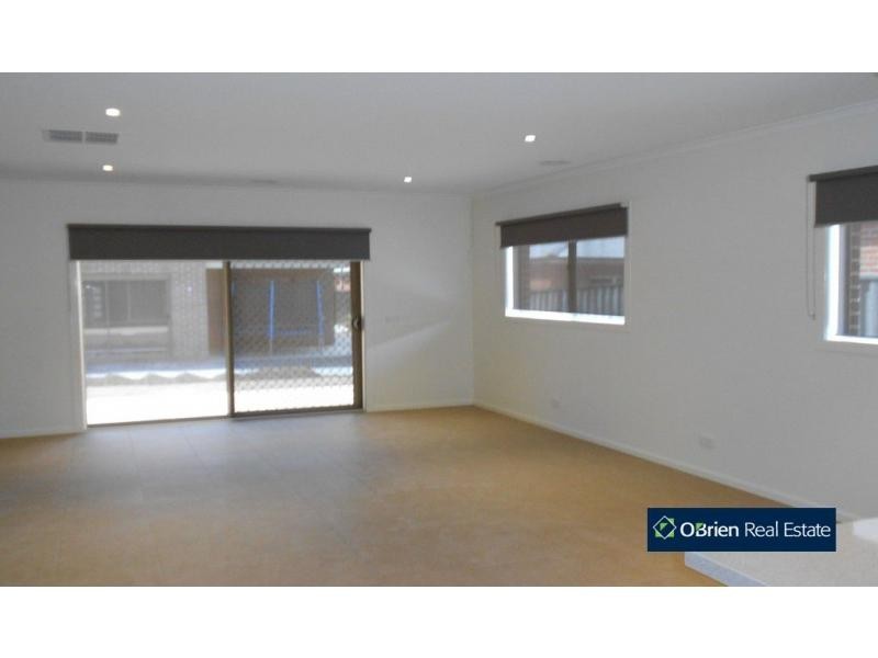 7 Appaloosa Grove, Clyde North VIC 3978