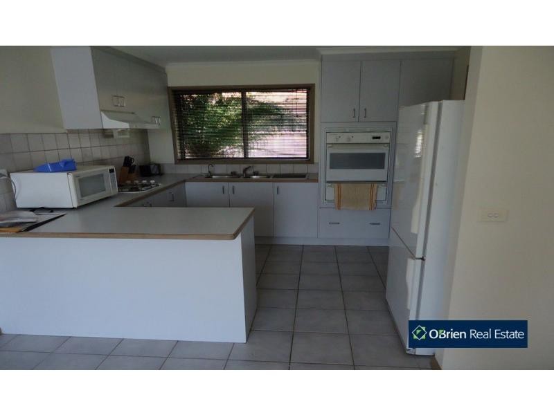 115 Lawless Drive, Cranbourne North VIC 3977