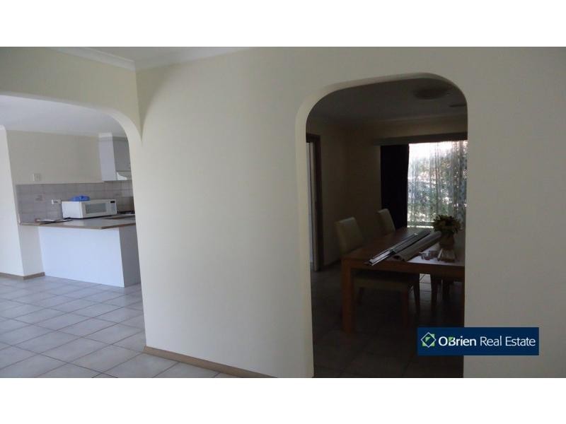 115 Lawless Drive, Cranbourne North VIC 3977