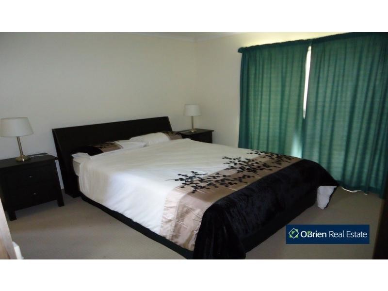 115 Lawless Drive, Cranbourne North VIC 3977