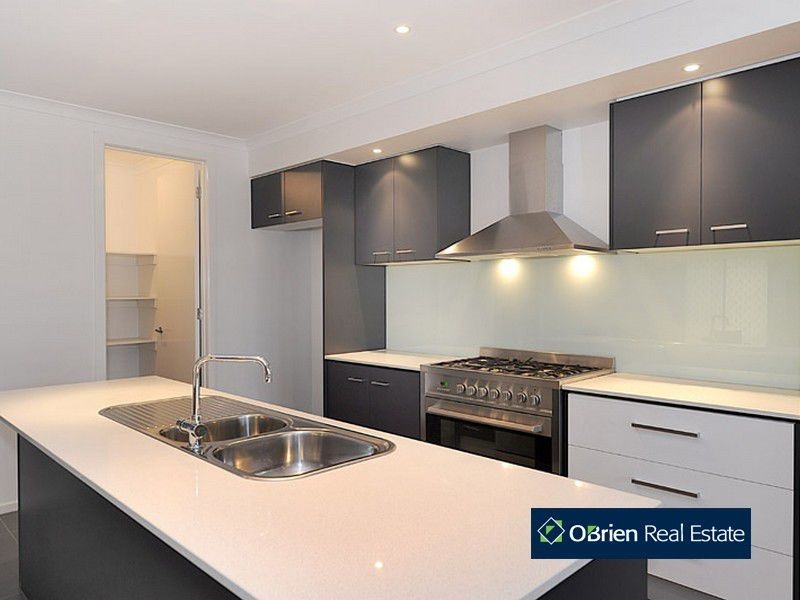 19 Dusky Bells Drive, Cranbourne VIC 3977