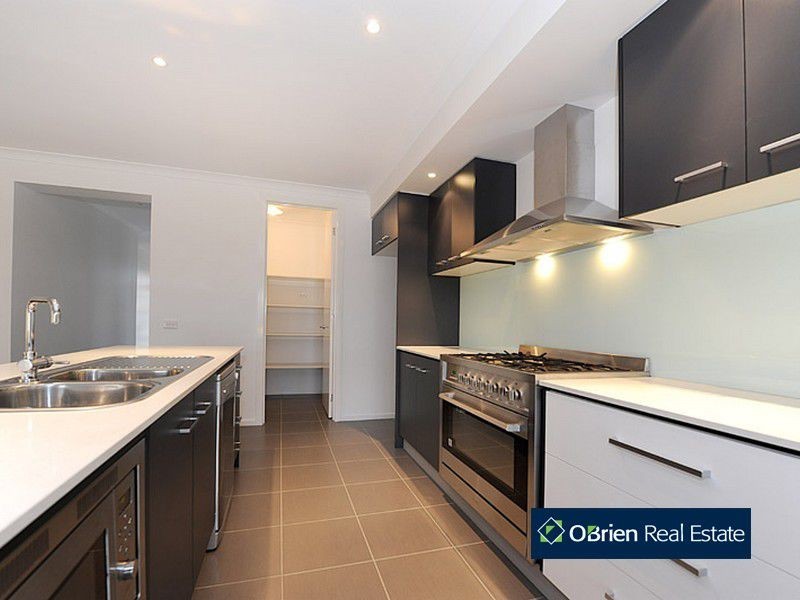 19 Dusky Bells Drive, Cranbourne VIC 3977