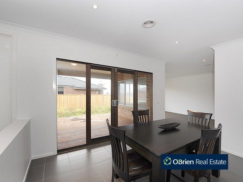 19 Dusky Bells Drive, Cranbourne VIC 3977