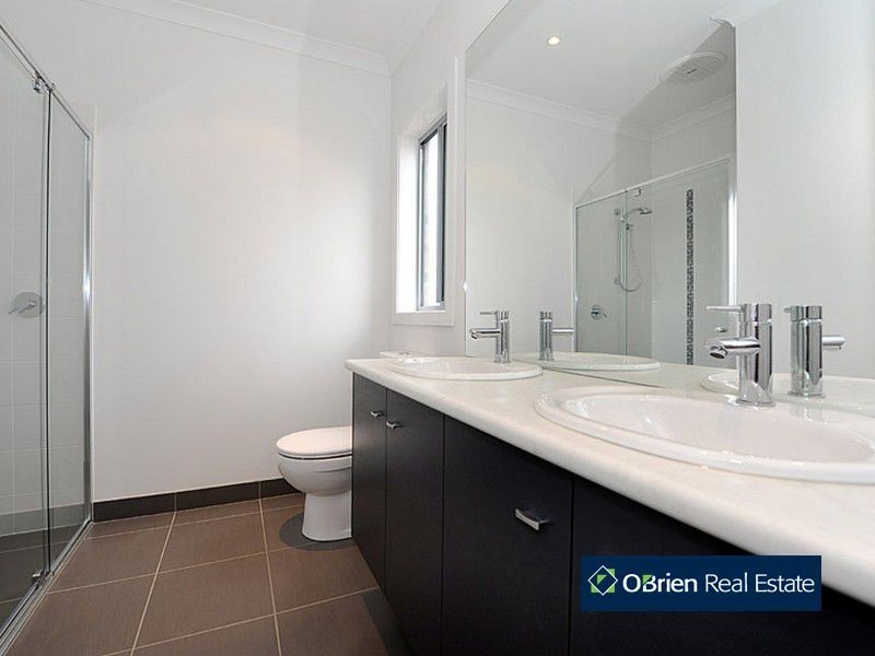 19 Dusky Bells Drive, Cranbourne VIC 3977