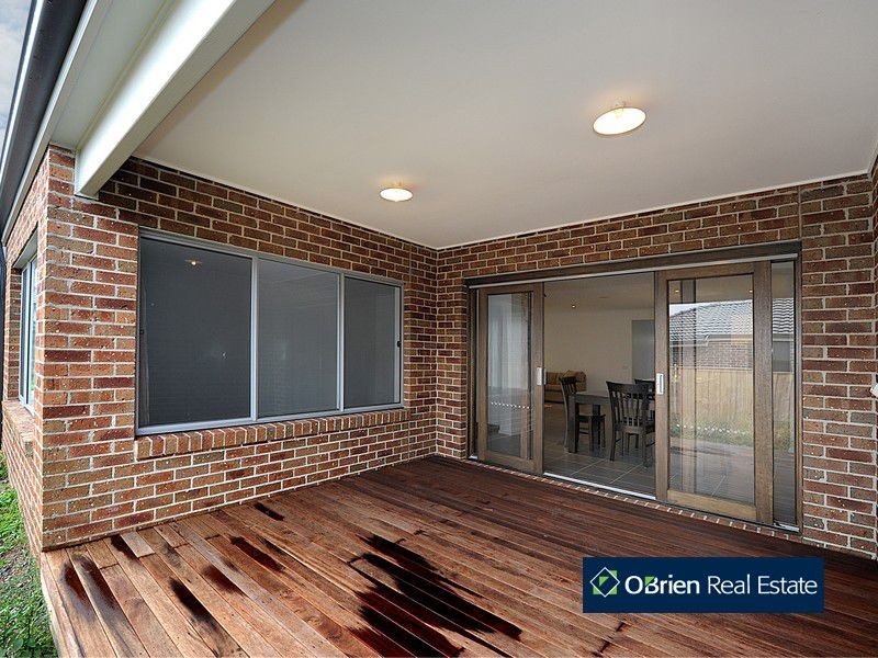 19 Dusky Bells Drive, Cranbourne VIC 3977