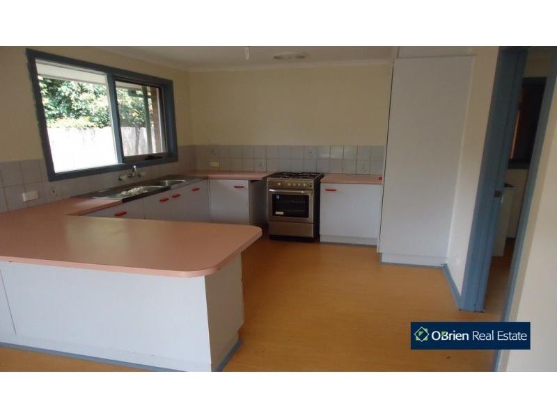 10 Daniher Close, Berwick VIC 3806