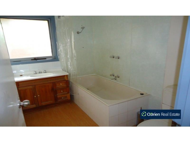 10 Daniher Close, Berwick VIC 3806