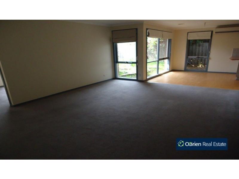 10 Daniher Close, Berwick VIC 3806