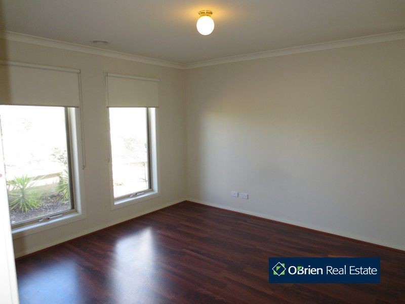 3 Avalon Crescent, Cranbourne East VIC 3977