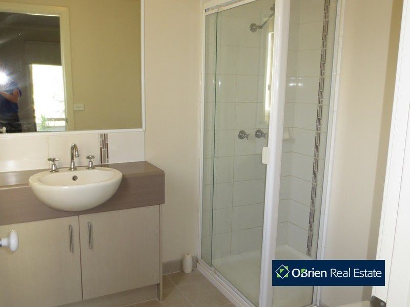 3 Avalon Crescent, Cranbourne East VIC 3977