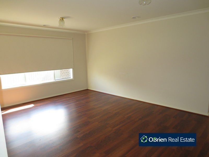 3 Avalon Crescent, Cranbourne East VIC 3977