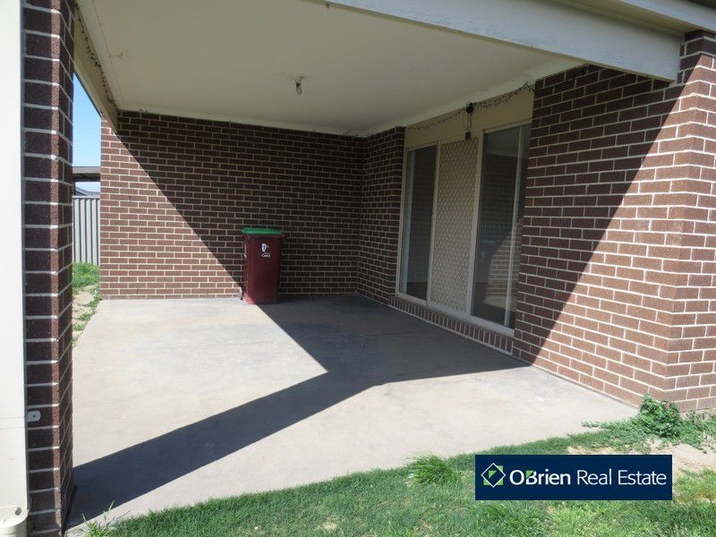 3 Avalon Crescent, Cranbourne East VIC 3977