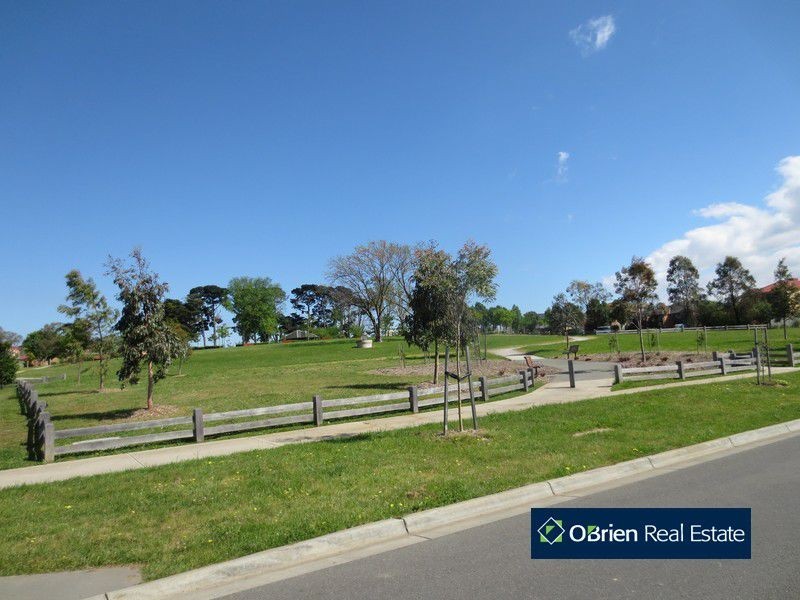 3 Avalon Crescent, Cranbourne East VIC 3977