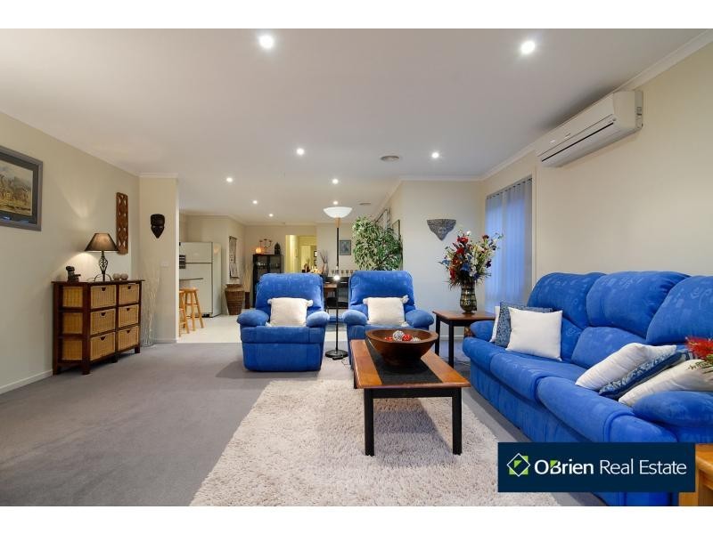 71 Melzak Way, Berwick VIC 3806