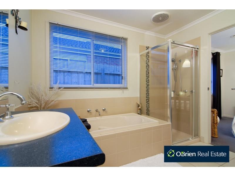 71 Melzak Way, Berwick VIC 3806