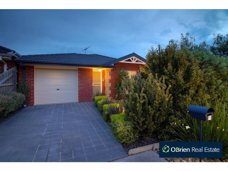 71 Melzak Way, Berwick VIC 3806