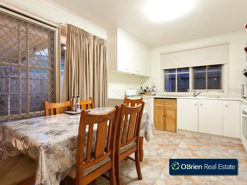 2/20 Fenfield Street, Cranbourne VIC 3977