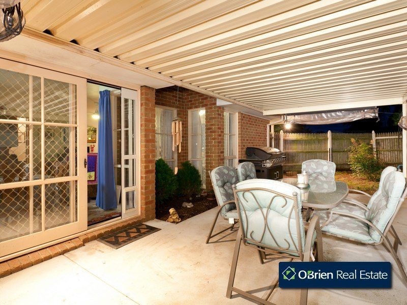 2/20 Fenfield Street, Cranbourne VIC 3977