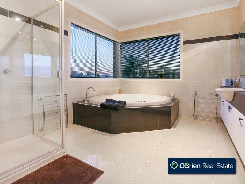 48 Berwick Springs Promenade, Narre Warren South VIC 3805